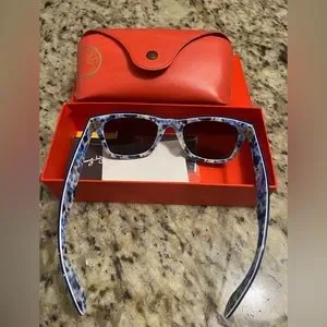 Ray-Ban | Accessories | Limited Edition Ray Ban Wayfarer  display picture 3